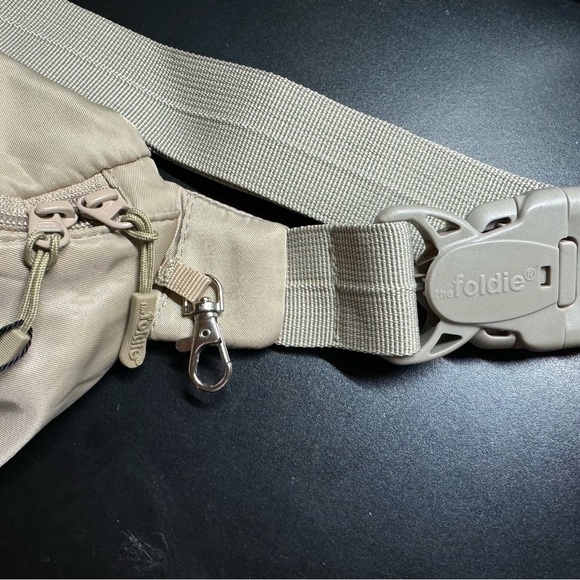 The Foldie crossbody -BLACK - Picture 3 of 6